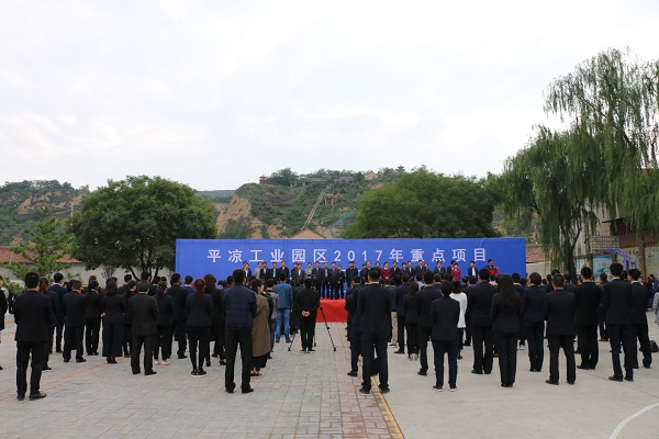 市委副書(shū)記、市長(cháng)王奮彥帶隊觀(guān)摩督查公司項目建設工作(圖3)