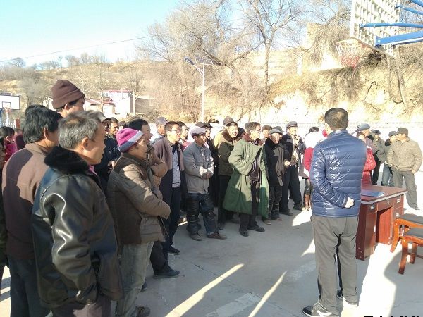 公司在靜寧縣細巷鎮中華村曹川村舉辦冬季果園管理技術(shù)培訓班(圖2)