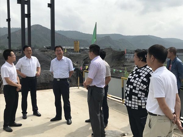 市人大常委會(huì )黨組副書(shū)記、副主任樊文浩一行調研泓源公司項目建設情況(圖2)