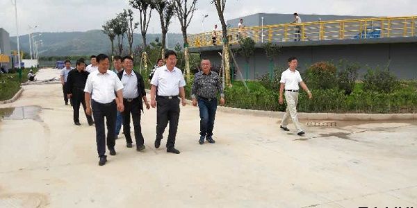 市人大常委會(huì )黨組副書(shū)記、副主任樊文浩一行調研泓源公司項目建設情況(圖3)