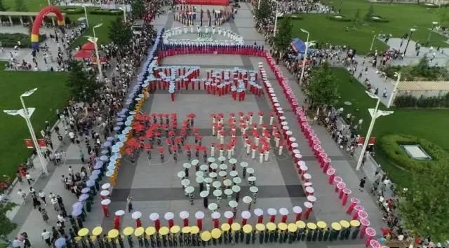 平?jīng)鲢垂军h委和興北路社區綠地廣場(chǎng)商圈黨建聯(lián)盟合作舉辦“謳歌新時(shí)代 共圓中國夢(mèng)”紀念改革開(kāi)放四十周年大型群眾廣場(chǎng)文化活動(dòng)(圖7)