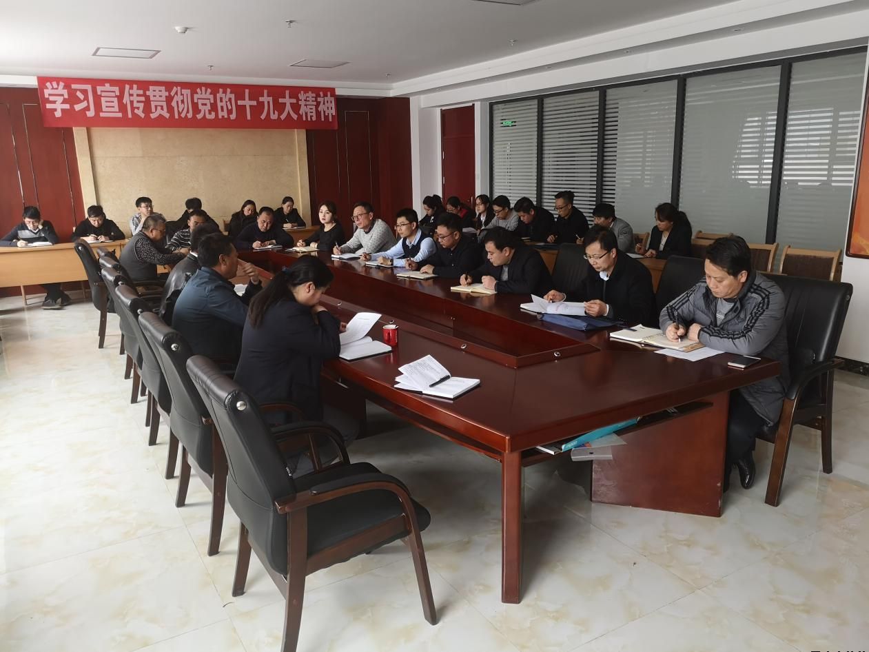 平?jīng)鲢垂菊匍_(kāi)機關(guān)人員進(jìn)下屬企業(yè)掛職鍛煉參與生產(chǎn)經(jīng)營(yíng)工作動(dòng)員會(huì )(圖2)