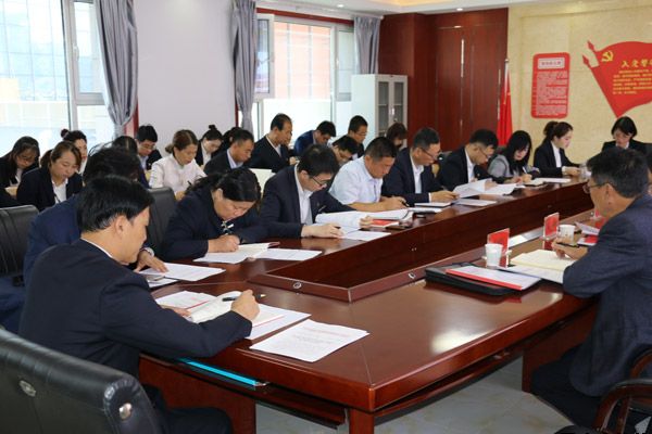 泓源公司“不忘初心、牢記使命”主題教育讀書(shū)班開(kāi)班式暨黨委理論學(xué)習中心組學(xué)習會(huì )舉行(圖2)