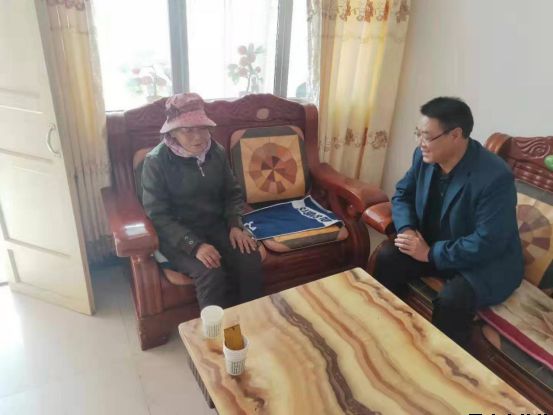 平?jīng)鲢垂鹃_(kāi)展“踐行初心使命，助推脫貧攻堅”主題黨日活動(dòng)(圖5)