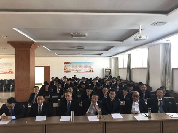 泓源出租公司召開(kāi)“文明行車(chē)”專(zhuān)題培訓會(huì )(圖2)