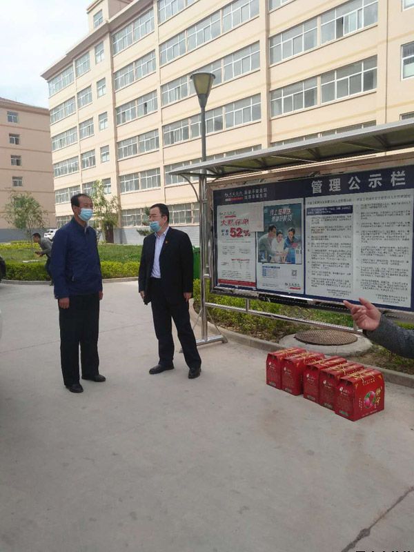 泓源公司“五一”節前慰問(wèn)一線(xiàn)勞動(dòng)者(圖4)