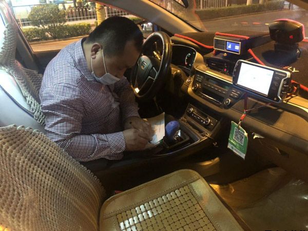 泓源新能源出租汽車(chē)有限責任公司開(kāi)展安全生產(chǎn)夜查工作(圖2)