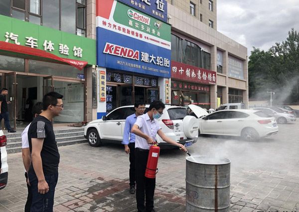 泓源新能源公司、出租車(chē)公司聯(lián)合開(kāi)展消防安全演練(圖3)