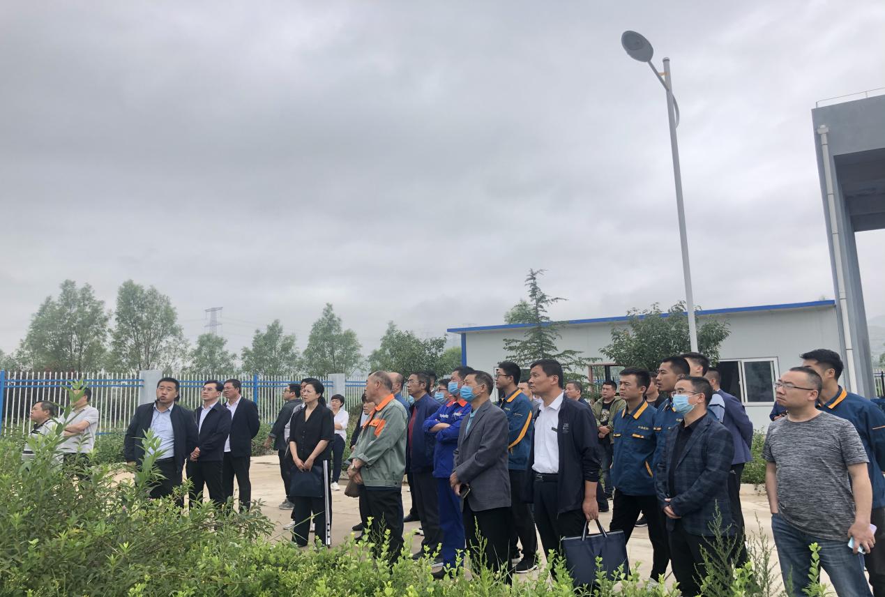 園區管委會(huì )副主任何浩強一行參觀(guān) 平?jīng)鲢闯菛|污水處理公司(圖2)