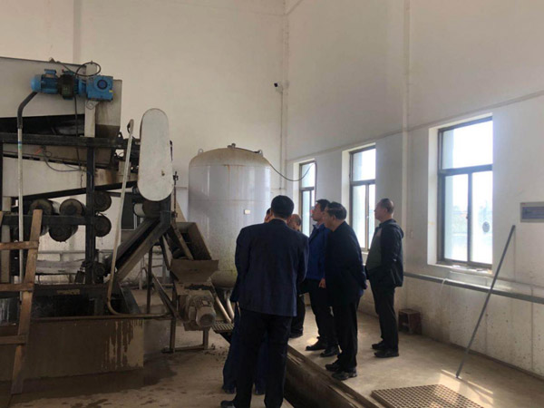 平?jīng)鰢S淀粉公司參觀(guān)污水處理公司并對接工作(圖2)