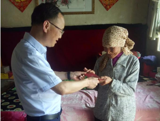 泓源公司深入幫扶村開(kāi)展走訪(fǎng)慰問(wèn)活動(dòng)(圖3)