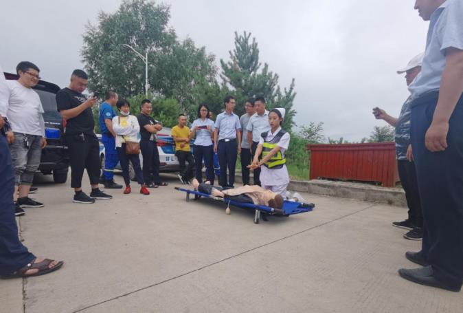 泓源新能源出租汽車(chē)公司開(kāi)展應急救援演練活動(dòng)(圖4)