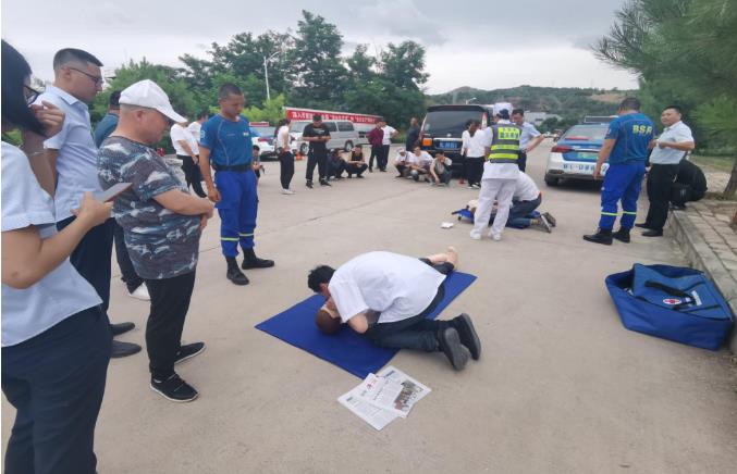 泓源新能源出租汽車(chē)公司開(kāi)展應急救援演練活動(dòng)(圖5)