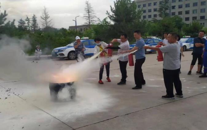 泓源新能源出租汽車(chē)公司開(kāi)展應急救援演練活動(dòng)(圖6)