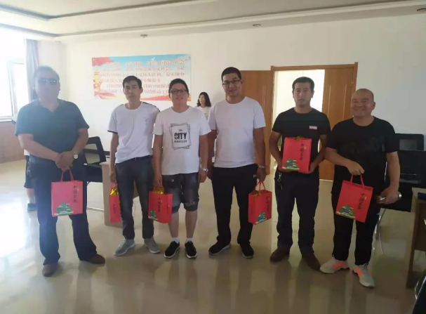 泓源出租車(chē)公司召開(kāi)7月份安全例會(huì )并開(kāi)展“炎炎夏日送清涼”活動(dòng)(圖3)