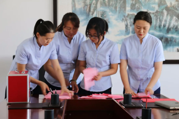 泓源公司召開(kāi)第一屆女職工大會(huì )(圖2)