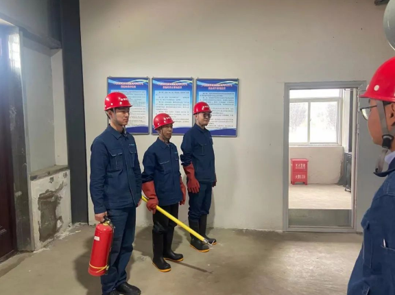 防患未然 未雨綢繆--泓源能源供應公司開(kāi)展2021年供熱突發(fā)事件綜合應急演練(圖2)