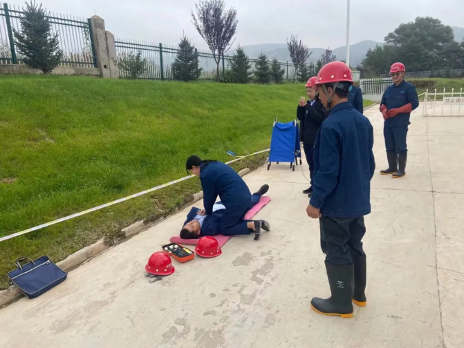 防患未然 未雨綢繆--泓源能源供應公司開(kāi)展2021年供熱突發(fā)事件綜合應急演練(圖3)