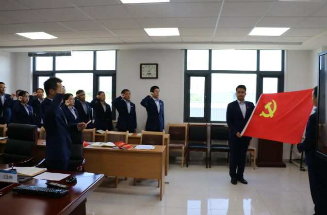 重溫誓詞憶初心 砥礪前行擔使命——泓源公司舉辦黨員集體“政治生日”活動(dòng)(圖2)