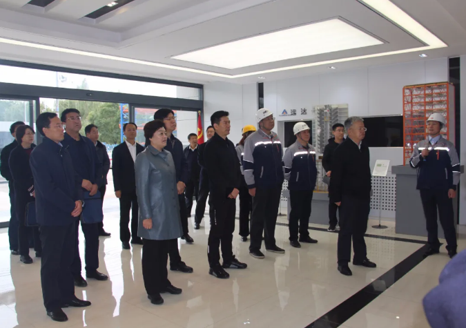 市委書(shū)記周偉調研泓盛達公司工作(圖3)