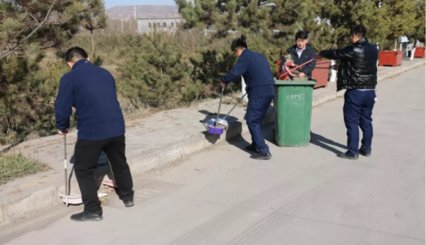 文明創(chuàng  )建我先行 ——市產(chǎn)投集團團委開(kāi)展環(huán)境衛生整治志愿活動(dòng)(圖2)