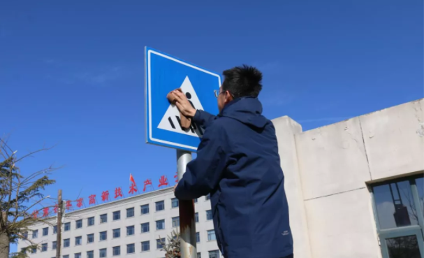 文明創(chuàng  )建我先行 ——市產(chǎn)投集團團委開(kāi)展環(huán)境衛生整治志愿活動(dòng)(圖3)