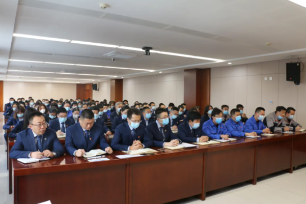 市產(chǎn)投集團召開(kāi)2021年工作總結表彰暨2022年工作安排部署會(huì )議(圖6)