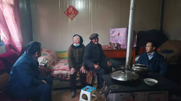 市產(chǎn)投集團深入幫扶村開(kāi)展春節慰問(wèn)(圖3)