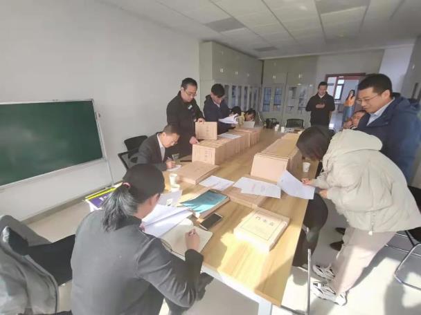 平?jīng)龉I(yè)園區東二路等三條道路工程順利通過(guò)行政驗收(圖2)