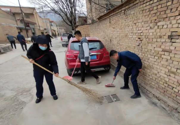 市產(chǎn)投集團團委開(kāi)展“學(xué)雷鋒義務(wù)清掃活動(dòng)”(圖2)