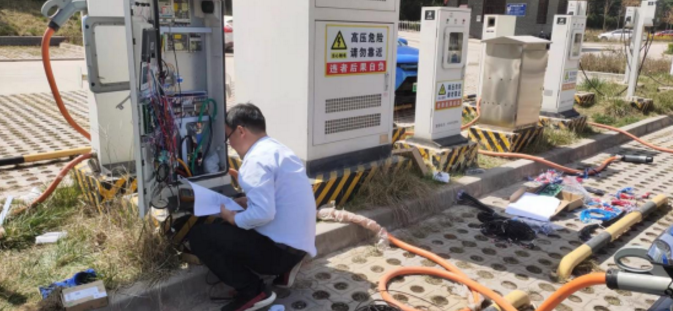 市產(chǎn)投集團平煤機公司開(kāi)展充電樁檢修(圖2)