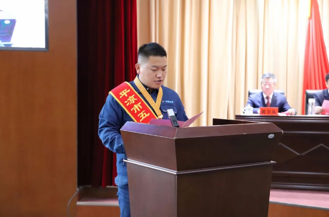 喜報！市產(chǎn)投集團員工楊李榮獲2022年平?jīng)鍪形逡粍趧?dòng)獎?wù)?圖2)