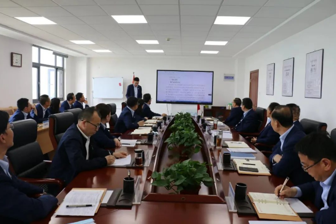 市產(chǎn)投集團召開(kāi)黨委理論中心組集體學(xué)習會(huì )議(圖2) 市產(chǎn)投集團召開(kāi)黨委理論中心組集體學(xué)習會(huì )議(圖2)