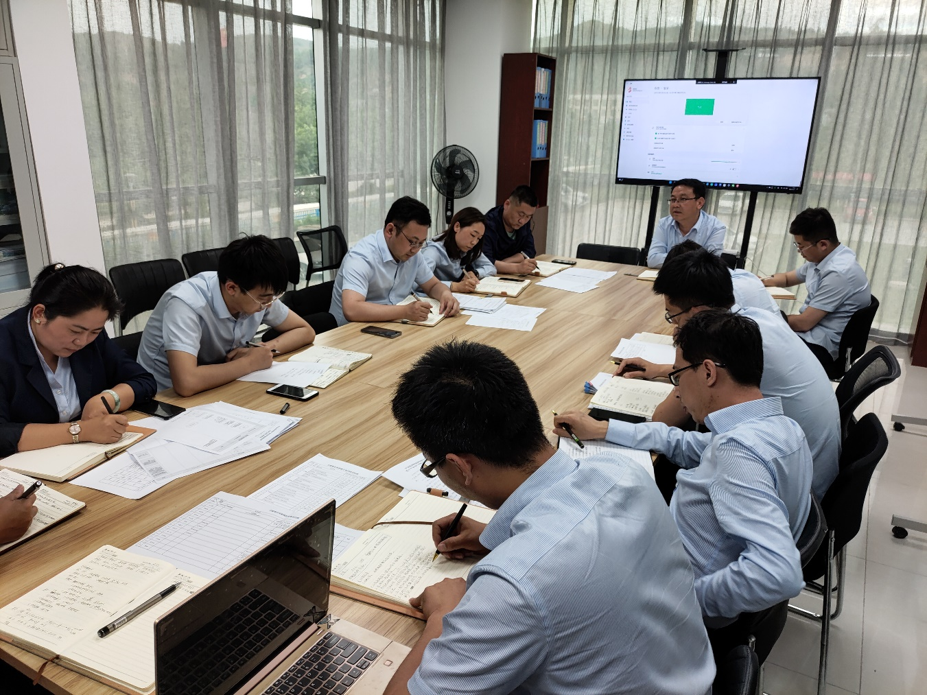 市產(chǎn)投集團平煤機公司開(kāi)展作風(fēng)集中整頓月活動(dòng)第二期工作總結(圖1) 市產(chǎn)投集團平煤機公司開(kāi)展作風(fēng)集中整頓月活動(dòng)第二期工作總結(圖1)