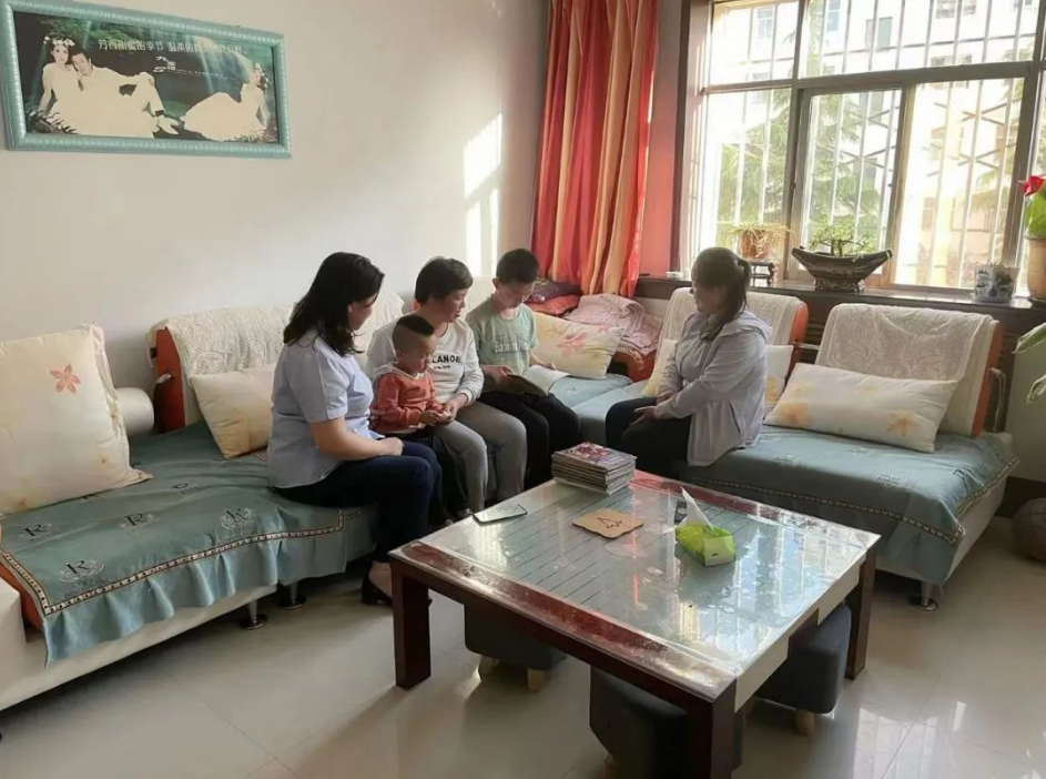 市產(chǎn)投集團開(kāi)展女職工未成年子女關(guān)愛(ài)活動(dòng)(圖2)