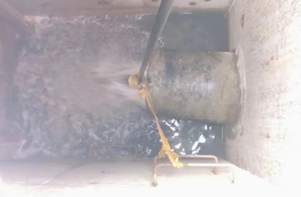 市產(chǎn)投集團城東污水處理公司開(kāi)展管網(wǎng)清淤工作(圖2) 市產(chǎn)投集團城東污水處理公司開(kāi)展管網(wǎng)清淤工作(圖2)