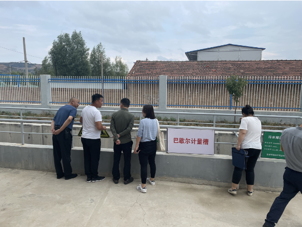 平?jīng)鍪猩鷳B(tài)環(huán)境局信息監控中心到城東污水處理公司檢查指導工作(圖2) 平?jīng)鍪猩鷳B(tài)環(huán)境局信息監控中心到城東污水處理公司檢查指導工作(圖2)