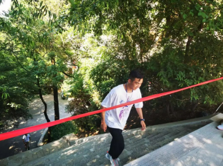 助力文旅市場(chǎng) 展示產(chǎn)投風(fēng)采——市產(chǎn)投集團組織開(kāi)展員工登山比賽活動(dòng)(圖8)