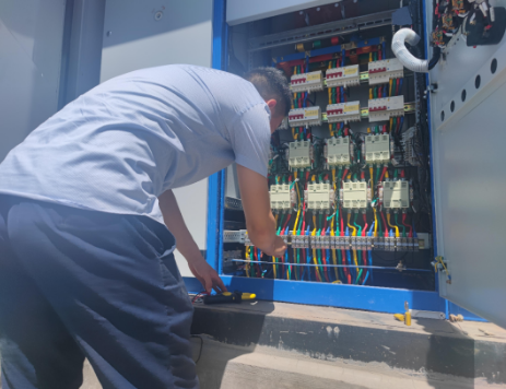 市產(chǎn)投集團宜浩園林公司對園區路燈配電設施開(kāi)展專(zhuān)項巡檢工作(圖2) 市產(chǎn)投集團宜浩園林公司對園區路燈配電設施開(kāi)展專(zhuān)項巡檢工作(圖2)